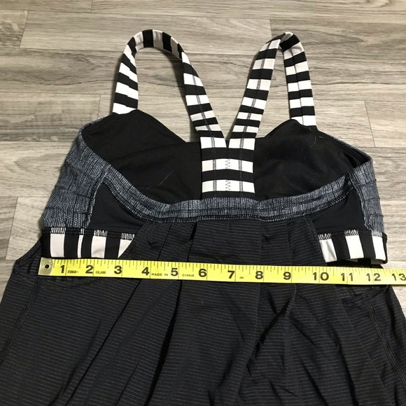 Lululemon Black and White built in bra; size 6 - Picture 5 of 8